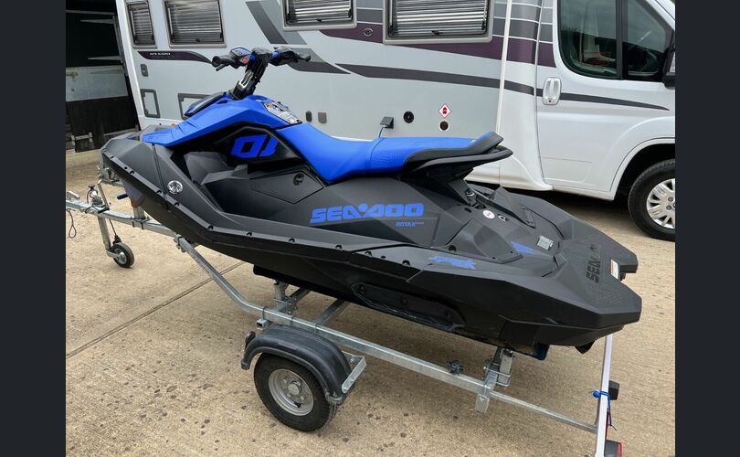 Sea-Doo Spark Trixx 3UP 90 HP-kuva-1